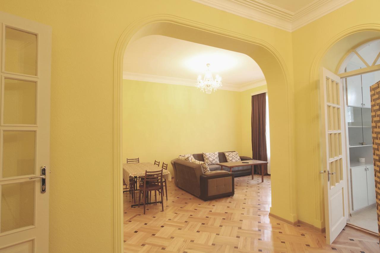 Apartment At Stalin House Тбілісі Екстер'єр фото
