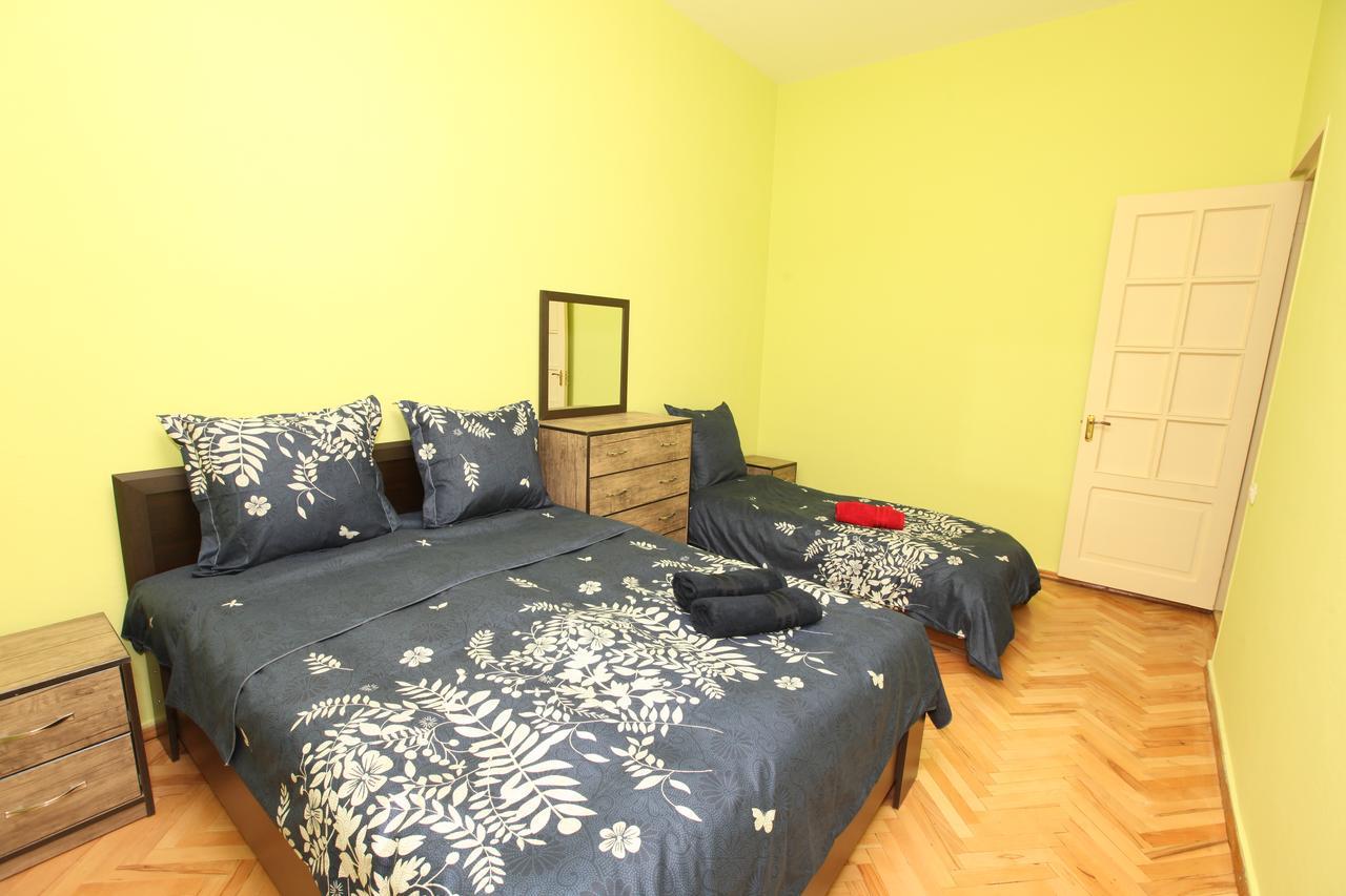 Apartment At Stalin House Тбілісі Екстер'єр фото