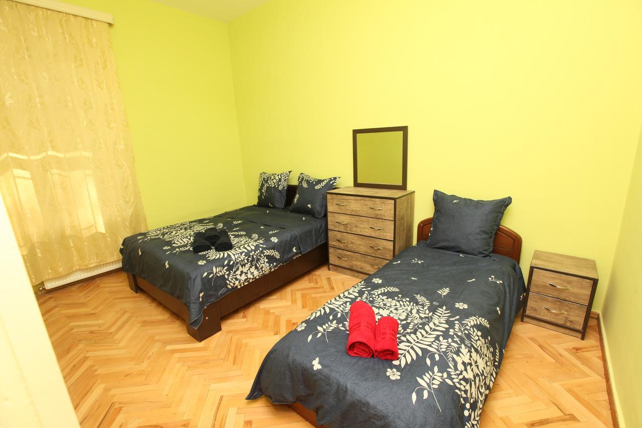 Apartment At Stalin House Тбілісі Екстер'єр фото
