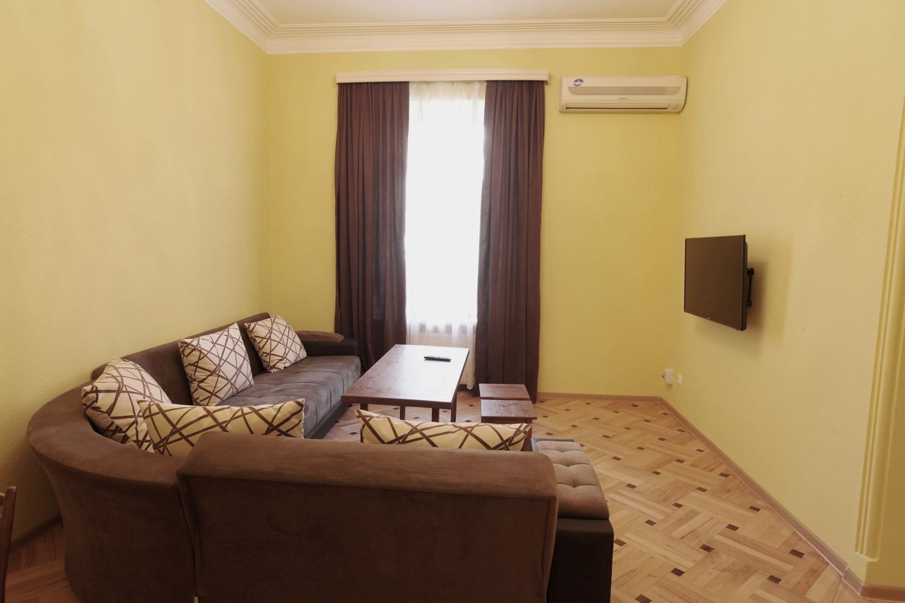 Apartment At Stalin House Тбілісі Екстер'єр фото