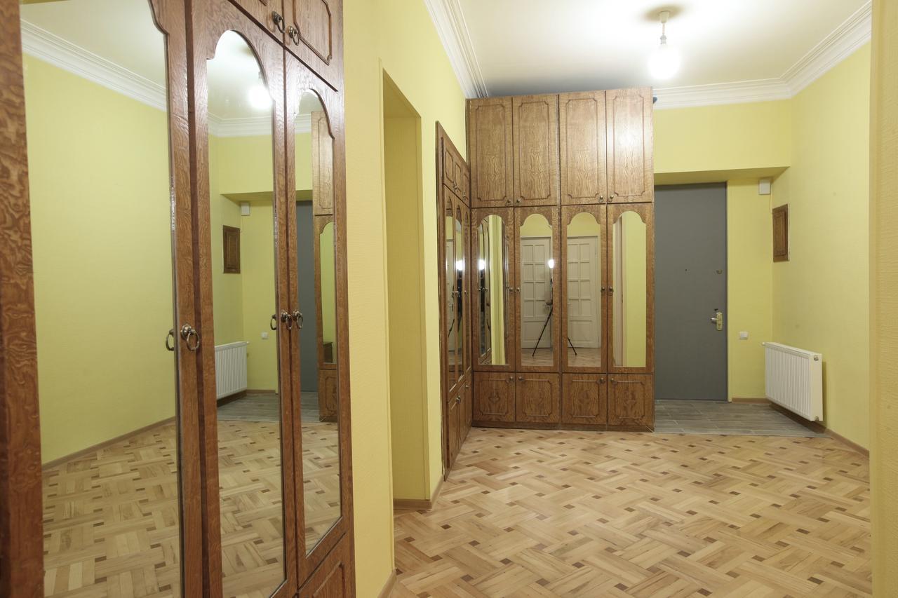 Apartment At Stalin House Тбілісі Екстер'єр фото
