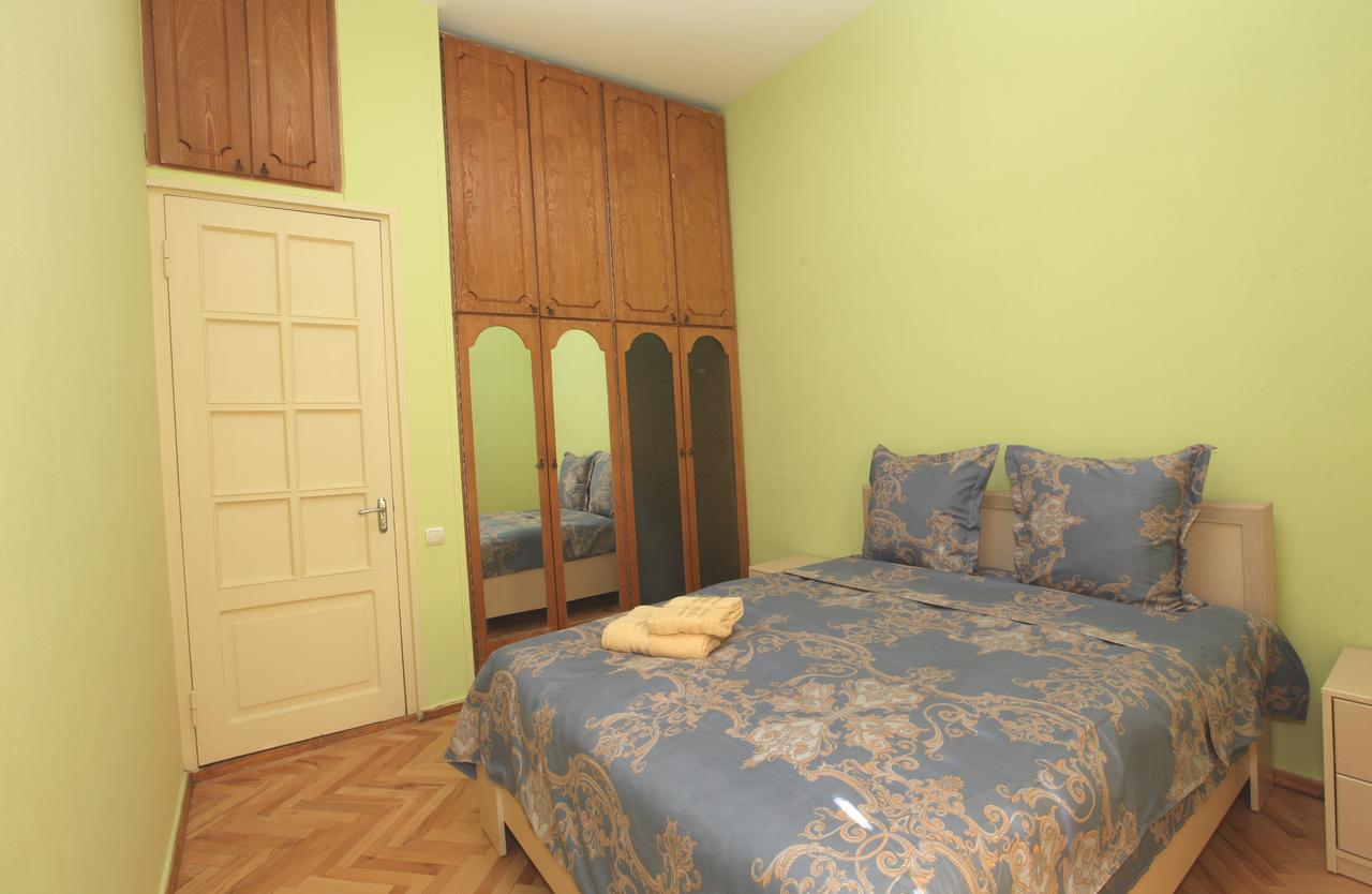 Apartment At Stalin House Тбілісі Екстер'єр фото