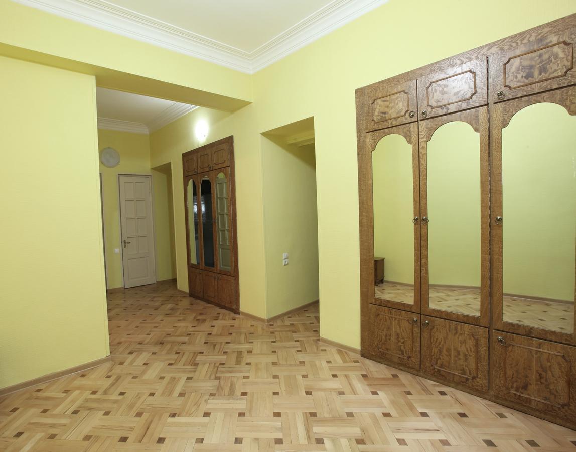 Apartment At Stalin House Тбілісі Екстер'єр фото