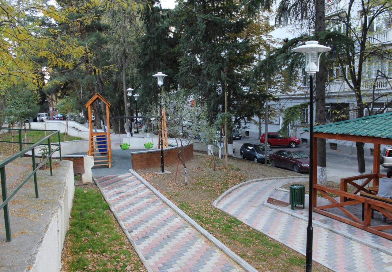 Apartment At Stalin House Тбілісі Екстер'єр фото